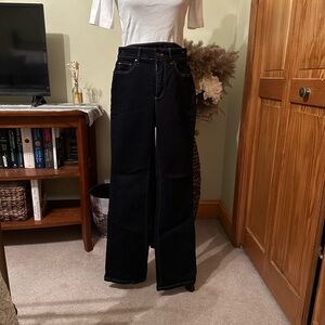 Ann Taylor Women's Dark Blue Bootcut Jeans
Curvy Size 2P Length 30”